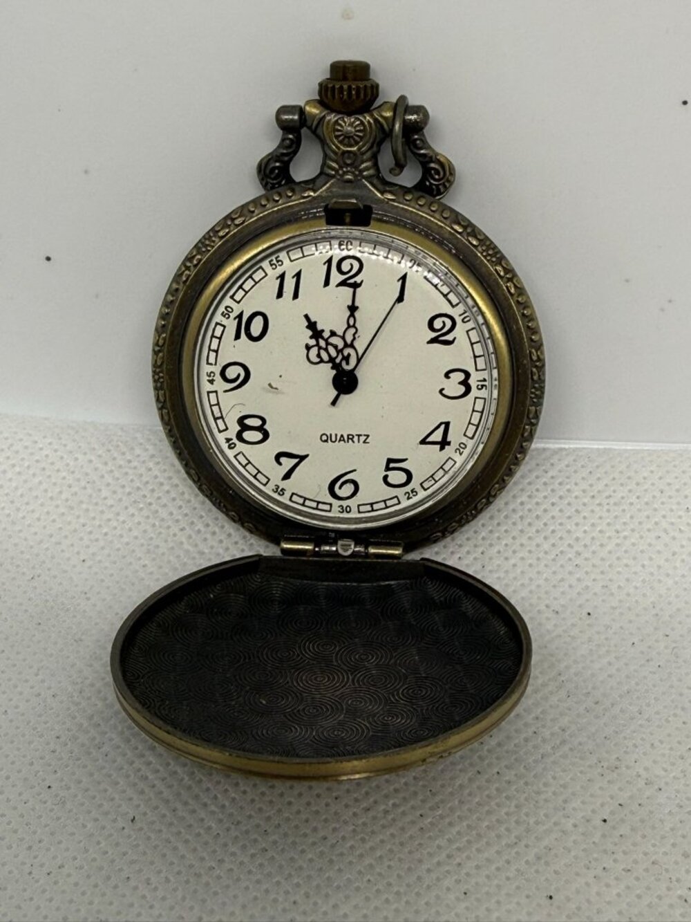 Vintage Bronze Skull Pistols 2nd Amendment Hunter Case Quartz Pocket Watch